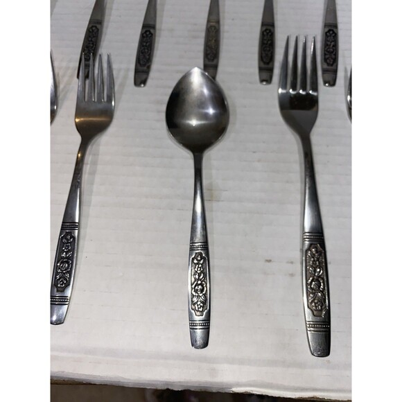 29 Pieces Profile Stainless Oneida Glossy Louisville Rose Flatware Spoons Forks - Picture 3 of 14